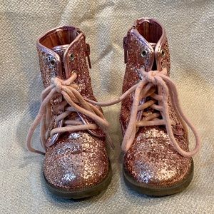 Place Sparkly pink children’s boots size 6